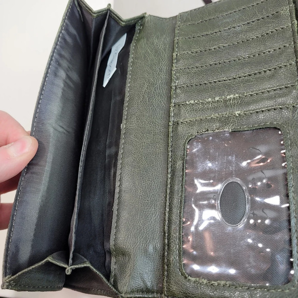 Liz Claiborne Green Faux Leather Trifold Front Snap Button Wallet - Picture 8 of 14